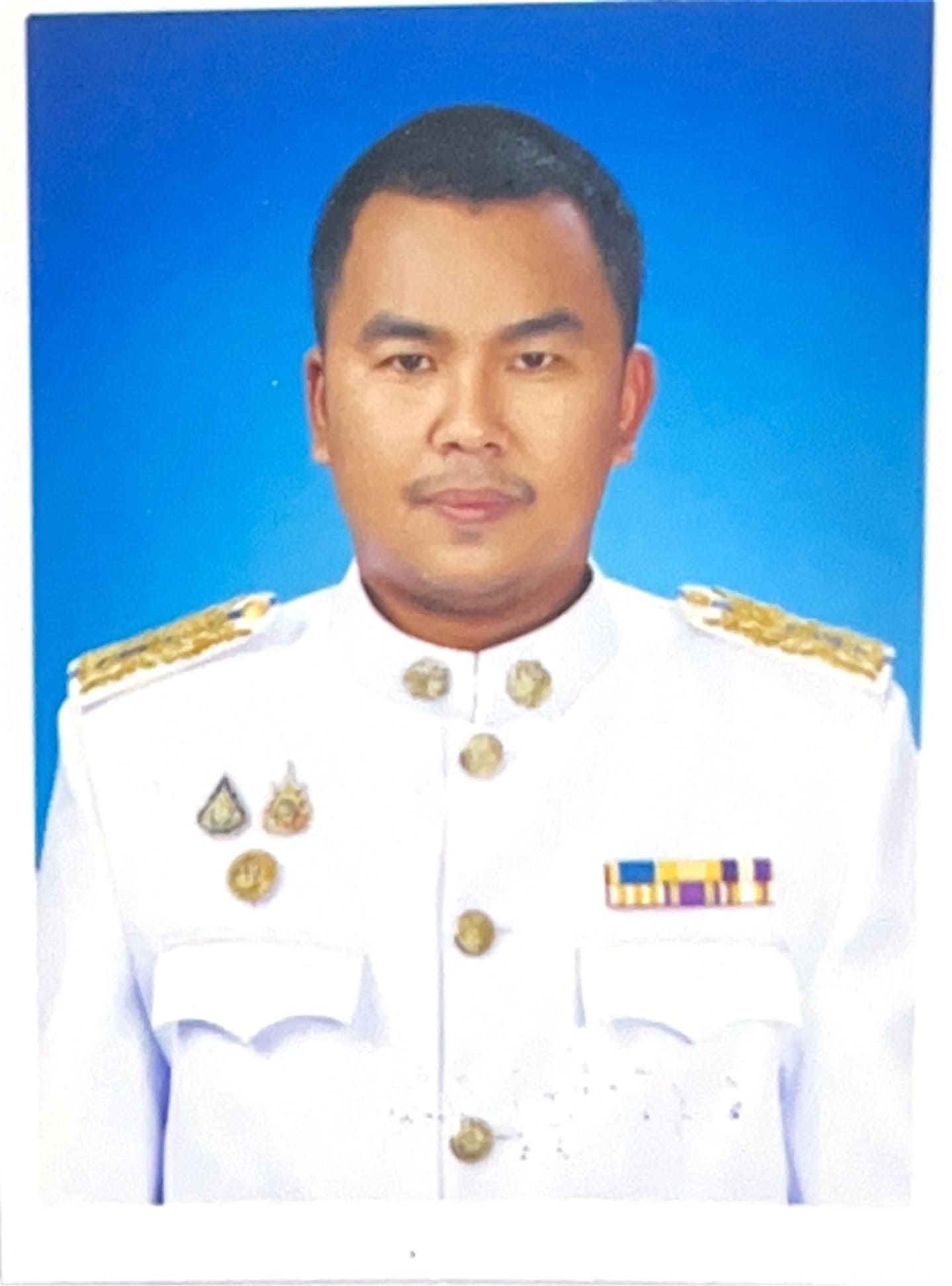 นายภุชงค์ เกาะลอย