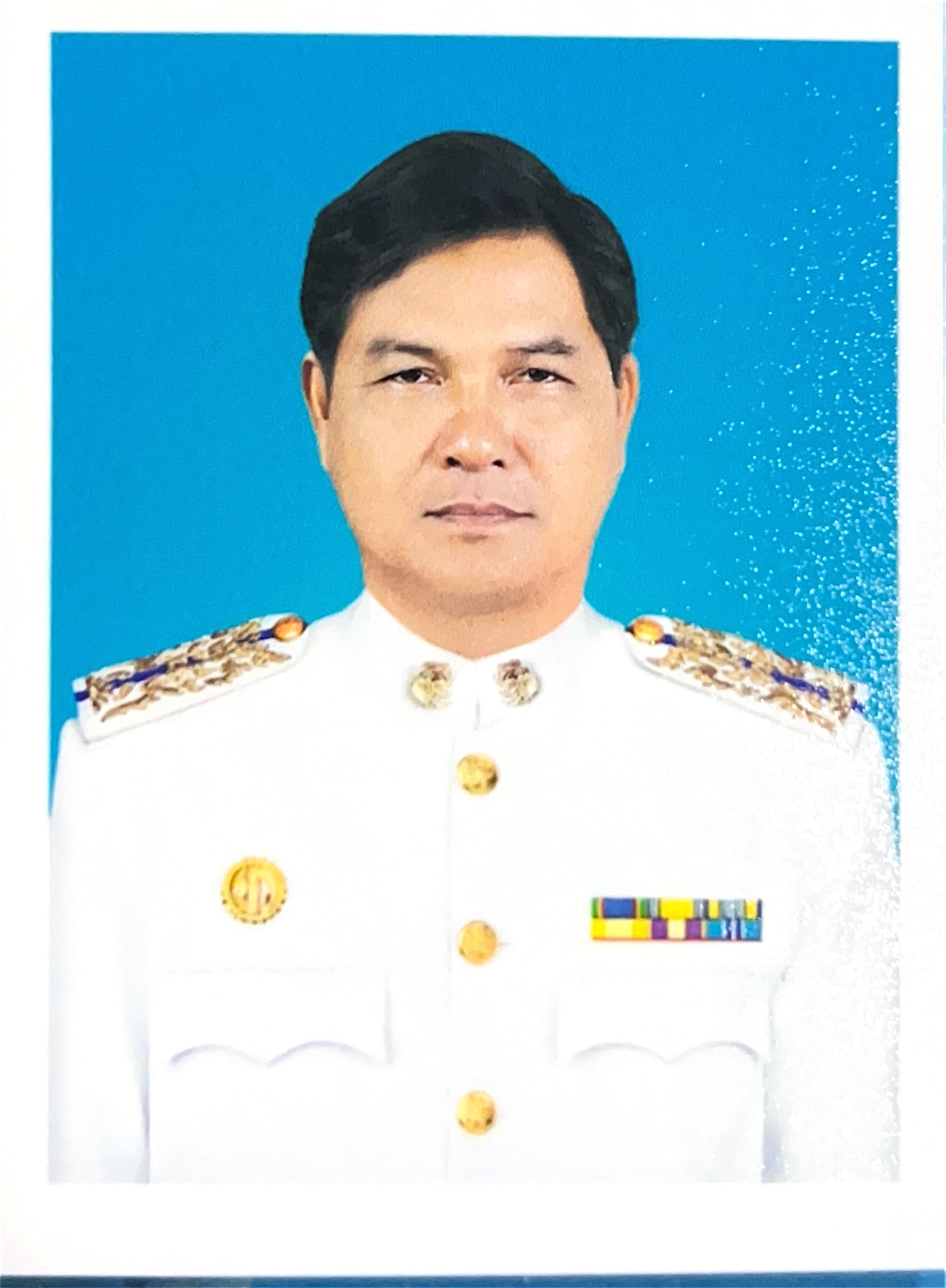 นายเอกรัตน์ รวบรวม